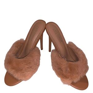 ❤️SEXY STILETTO FAUX FUR HEELS!NWOT